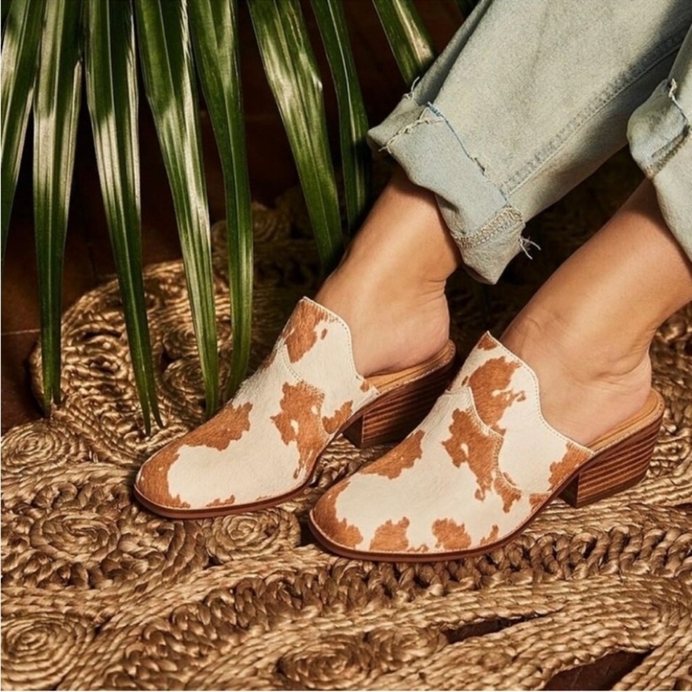 Crown Vintage White and Tan Cowhide Slip-On Mules